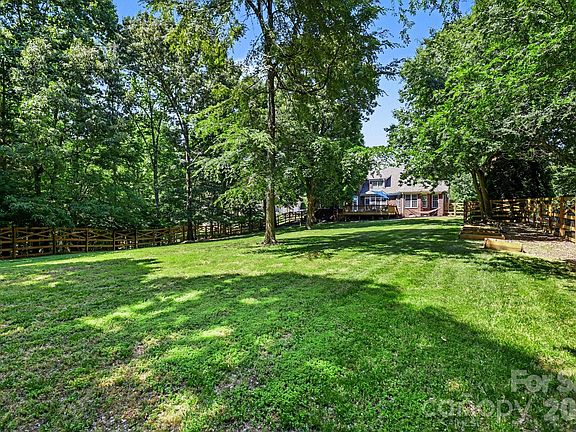 3rd image of 163 Evening Shadow Rd