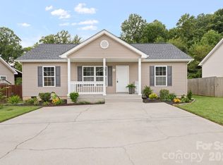 53 W Newberry Dr, Fletcher, NC 28732