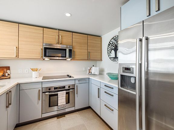 5th image of 555 4th St Unit 408