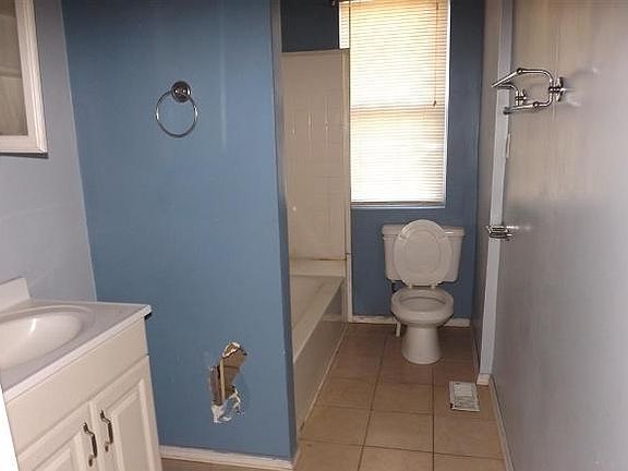 5th image of 3611 E 23rd St