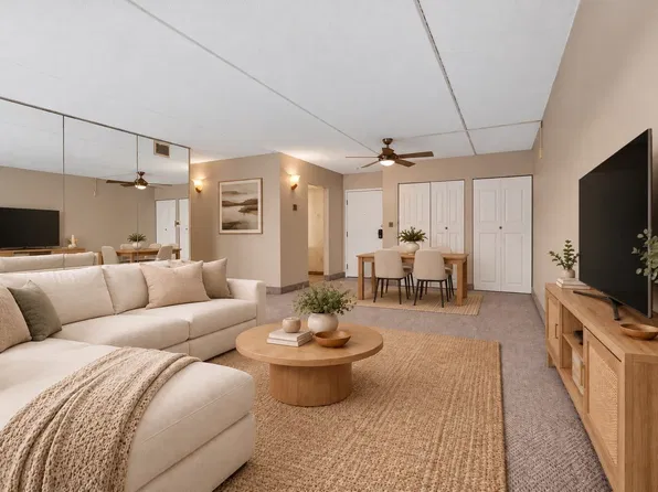 159 Main St APT 52A, Stoneham, MA 02180
