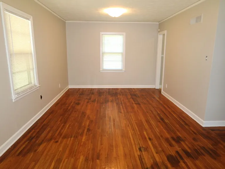 940 Vaughn Rd — Photo 3