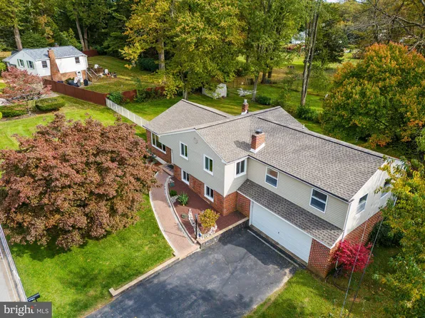 3 Woodcrest Ln, Malvern, PA 19355