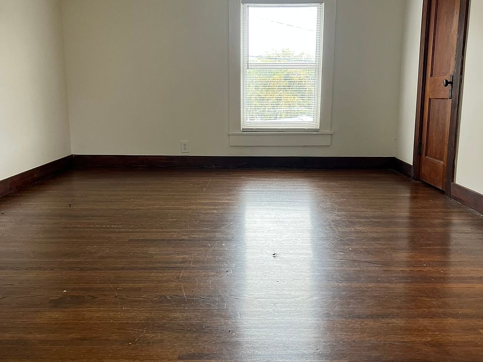 Bedroom and living area. Hardwood floors. Lots of natural light.