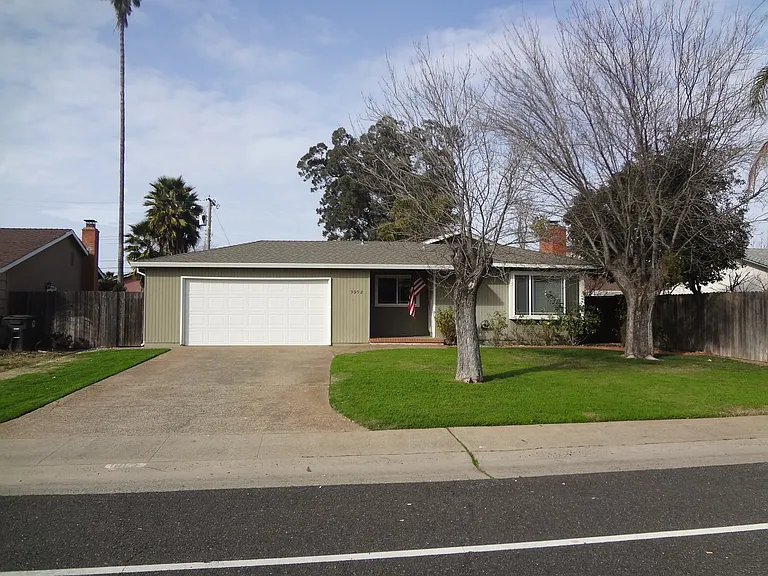 9952 Vanguard Dr — Photo 1