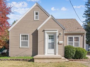 811 Hammond Ave, Waterloo, IA 50702