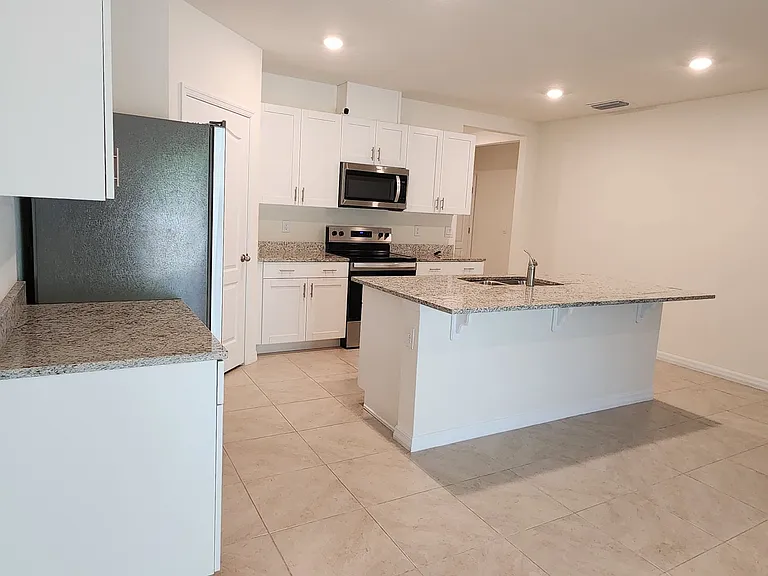 59 Melogold Dr — Photo 9