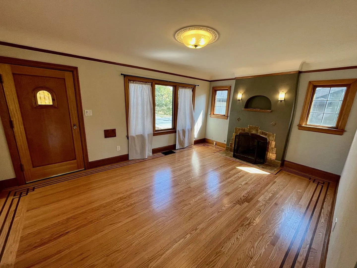 Sunset Hill Home — Photo 4