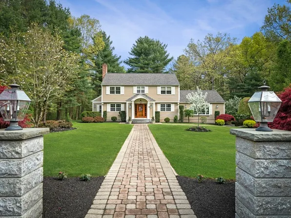 4 Glen Dr, Lynnfield, MA 01940