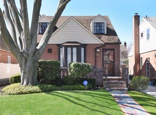 6720 182nd St, Fresh Meadows, NY 11365