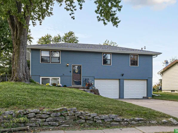 8121 Corby St, Omaha, NE 68134