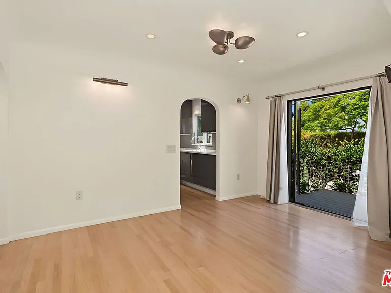 9001 Rosewood Ave — Photo 15