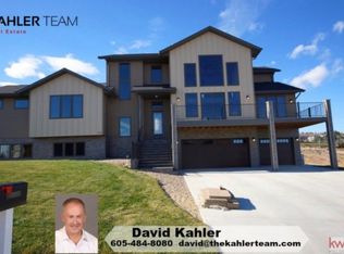 692 Middle Valley Dr, Rapid City, SD 57701