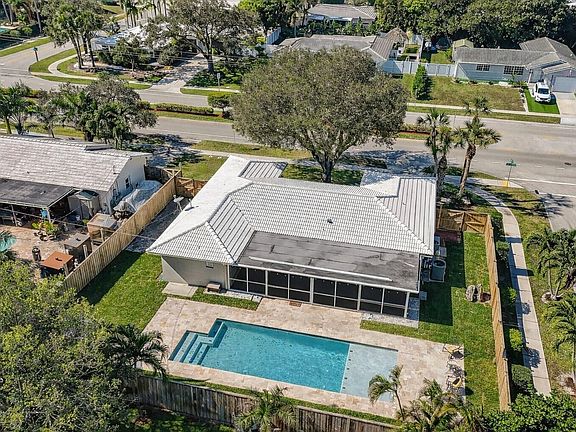 3rd image of 800 SW 12th Avenue