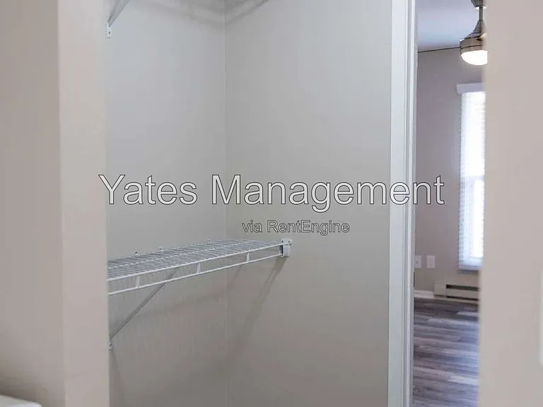 1121 E Lincoln St — Photo 3