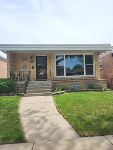 8847 S Paxton Ave, Chicago, IL, 60617