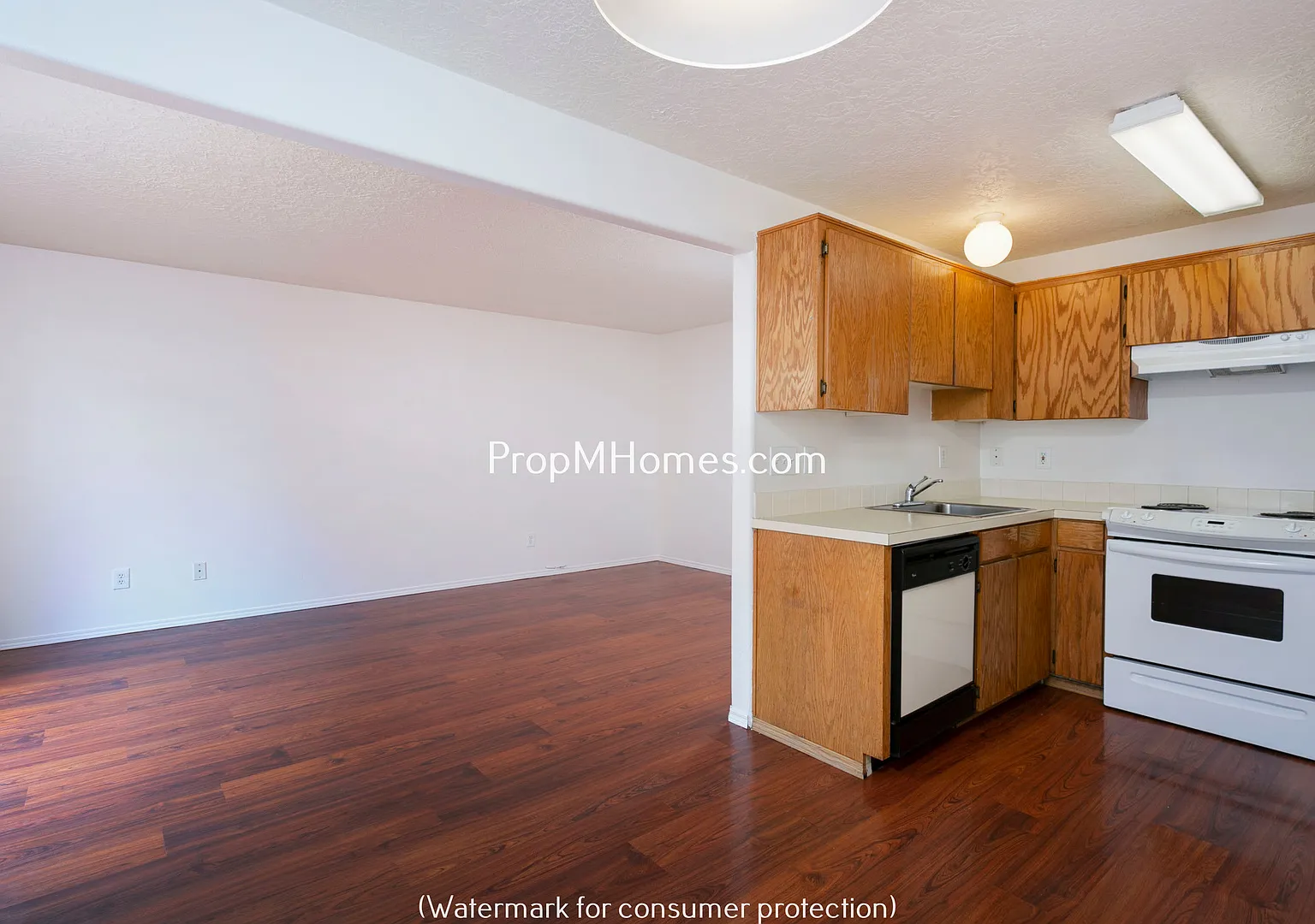 Beautiful Three Bedroom Duplex Just Blocks from Kelly Butte Park — Photo 4