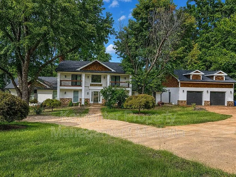 5 bed, 4.0 bath, 5563 sqft, $5,995 — Photo 3