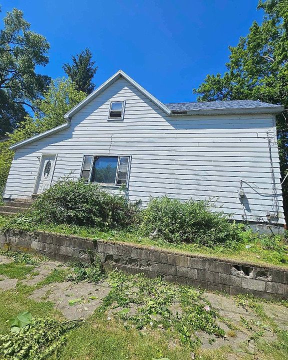 2nd image of 1053 E 4th St