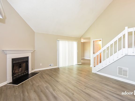 3rd image of 2015 Towne Manor Dr NW
