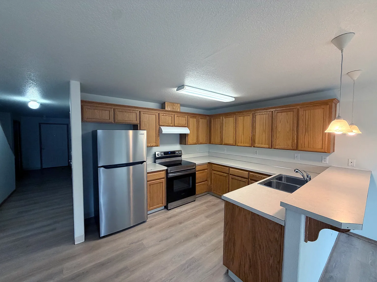 3 bed, 1.5 bath, 1376 sqft, $2,195 — Photo 3