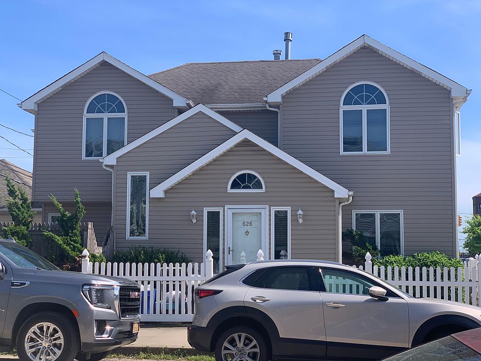1st image of 626 W Olive St