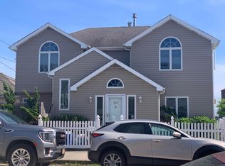 626 W Olive St, Long Beach, NY 11561