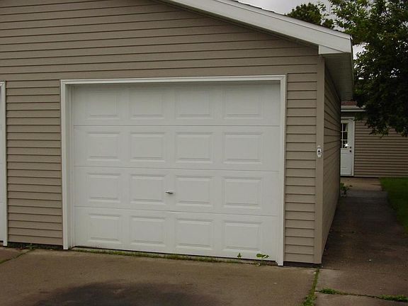 2nd image of 2719 Knight Dr