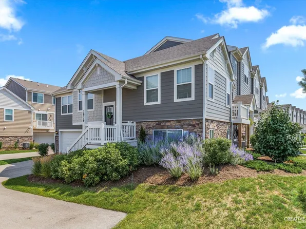 3836 Gansett Pkwy, Elgin, IL 60124