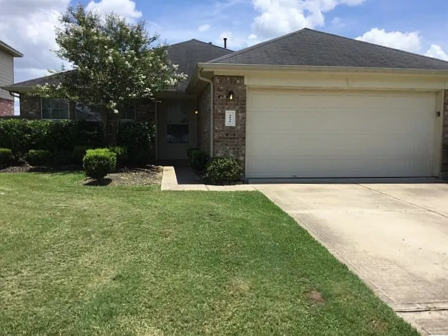 22 Mira Loma Dr — Photo 1