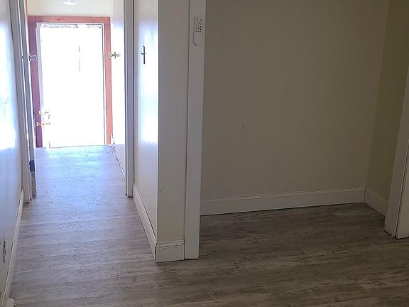4th image of 212 Regent St APT 1