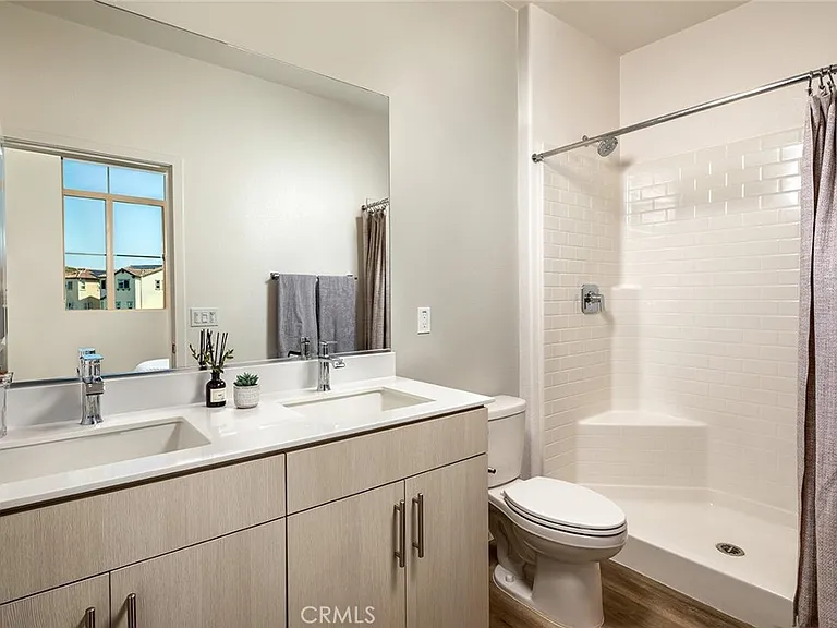 1567 W Vista Way — Photo 7