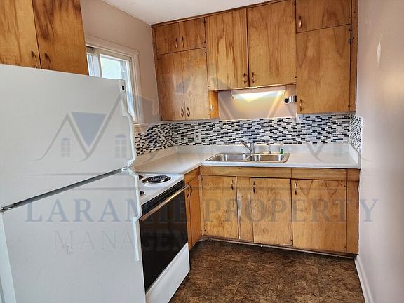 2nd image of 809 Bradley St