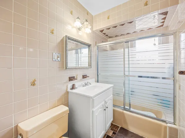 1569 East 34th Street image 14 of 21