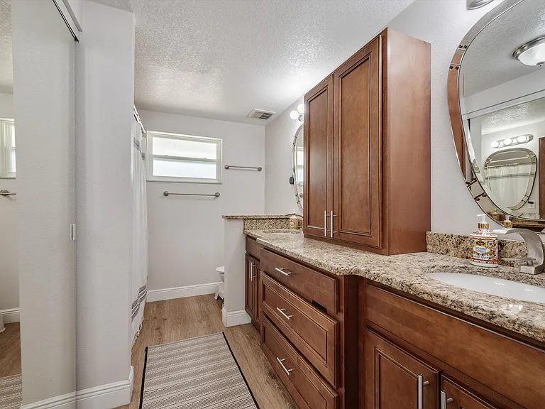 878 Evergreen Ave — Photo 17
