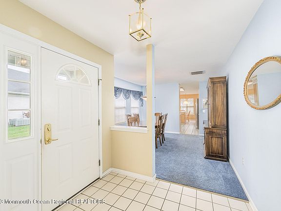 4th image of 21 Pine Hollow Lane