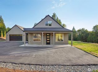 105 Lily Ln, Castle Rock, WA 98611