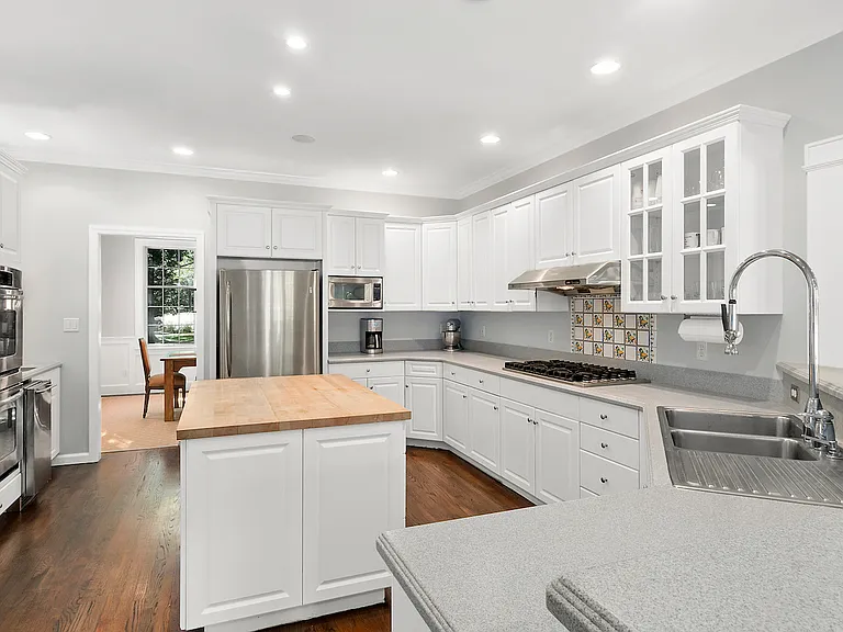 100 Greenleaf Ln — Photo 8