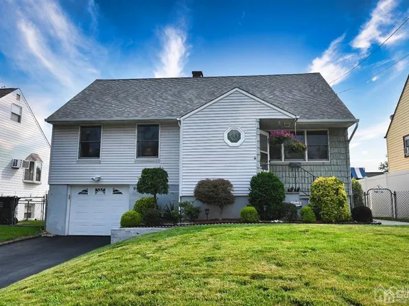 90 Maryknoll Rd, Metuchen, NJ 08840