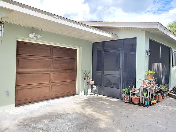 5th image of 33 Dolphin Ave