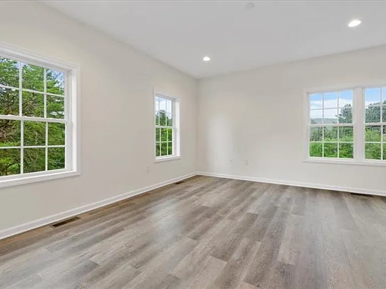 224 Bishop Rd — Photo 3