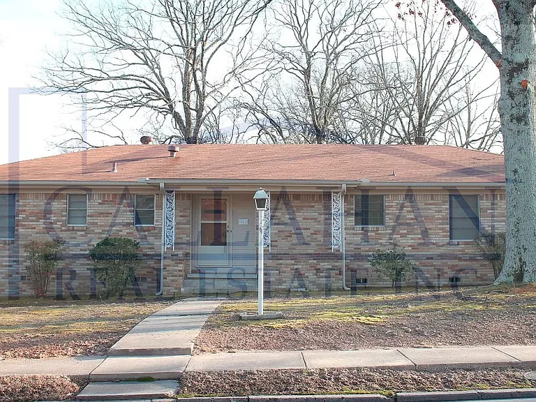 401 Country Club Rd — Photo 1