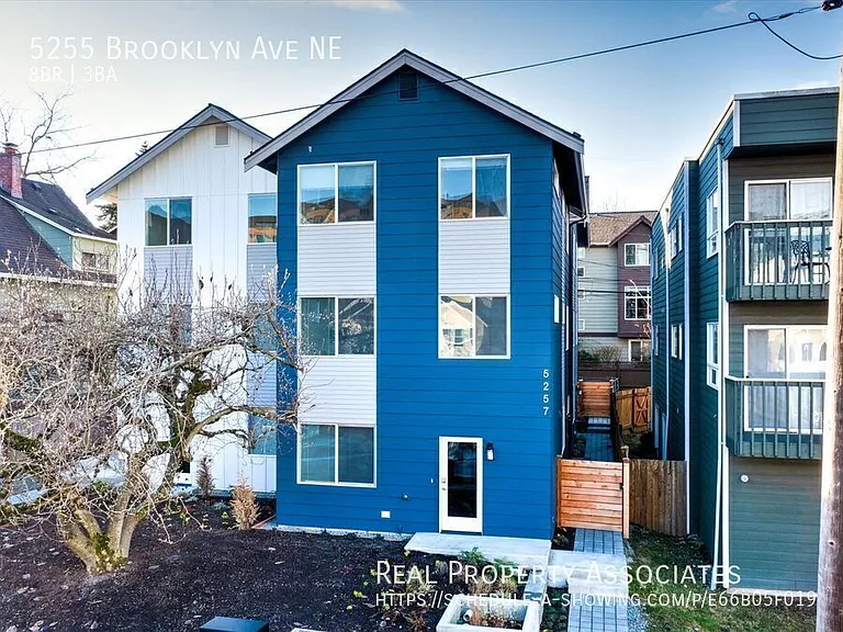 5255 Brooklyn Ave NE — Photo 41