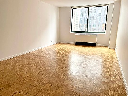 1st image of 275 Greenwich St APT 4D