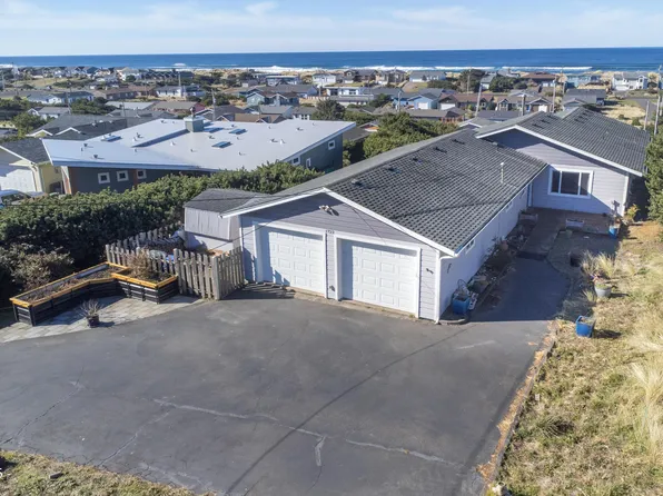 1722 NW Graham Ct, Waldport, OR 97394