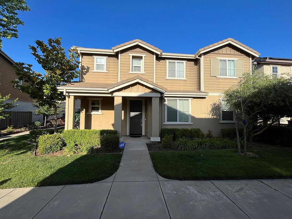 1st image of 32 Crystalwood Cir