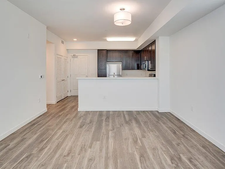 Deer Creek Apartments — Photo 10