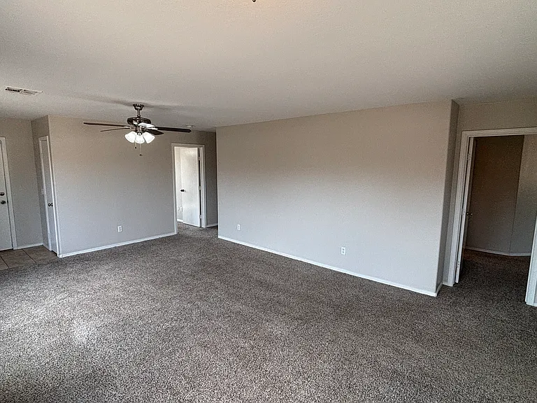 15070 N 150th Ln — Photo 4