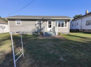 20 S Peach St, Du Quoin, IL 62832