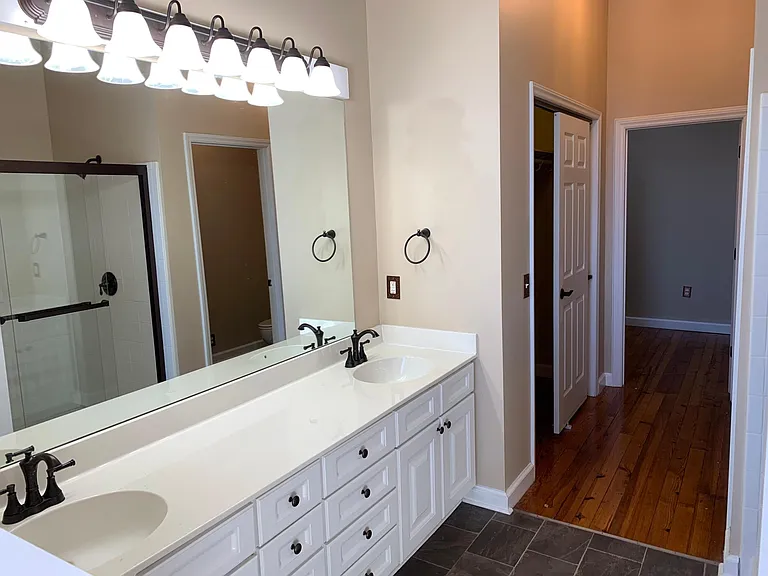 135 W Union St — Photo 13